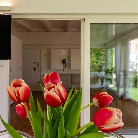 Apartman Terrazza Con Jacuzzi Su Attico Elegante A *