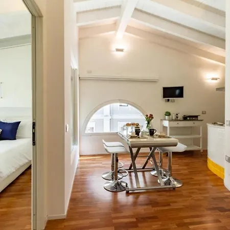 Terrazza Con Jacuzzi Su Attico Elegante A Appartamento Cagliari