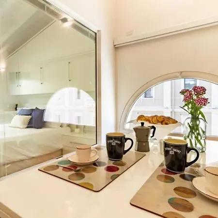 Terrazza Con Jacuzzi Su Attico Elegante A Cagliari