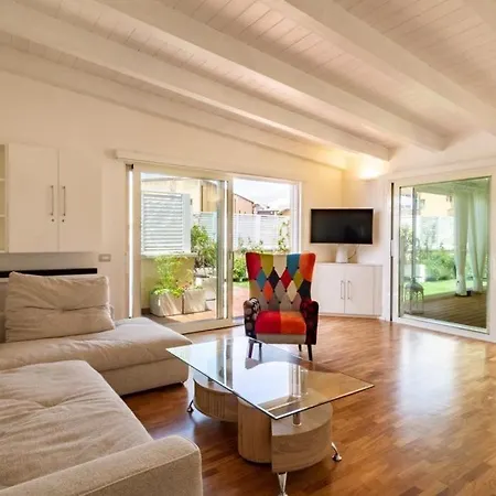 Appartamento Terrazza Con Jacuzzi Su Attico Elegante A