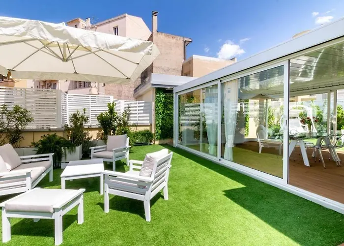 Daire Terrazza Con Jacuzzi Su Attico Elegante A *